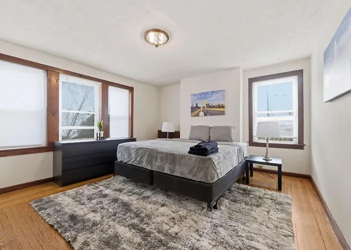 Cozy 1Br King - Near City Airport