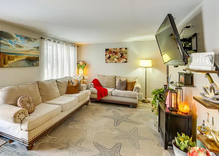 Pet Friendly, Private! Multi-Level Brookline Home