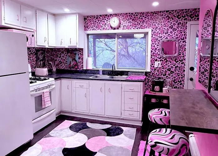 Pinksburgh Pet-Friendly By Strip, Stadium, Skyline