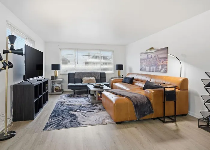 Modern 3Br Townhome In Mt. Lebanon | Garage + Easy City Access