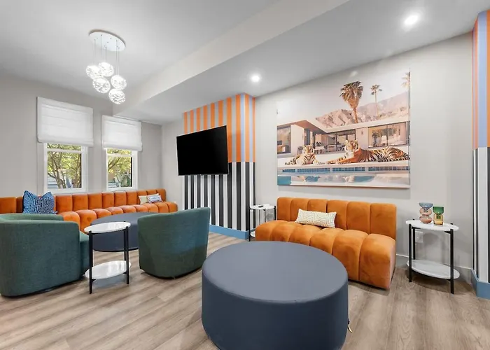 Modern Palm Springs Retreat With 4 Bedrooms And 4.5 Bathrooms, Central Shadyside Townhome