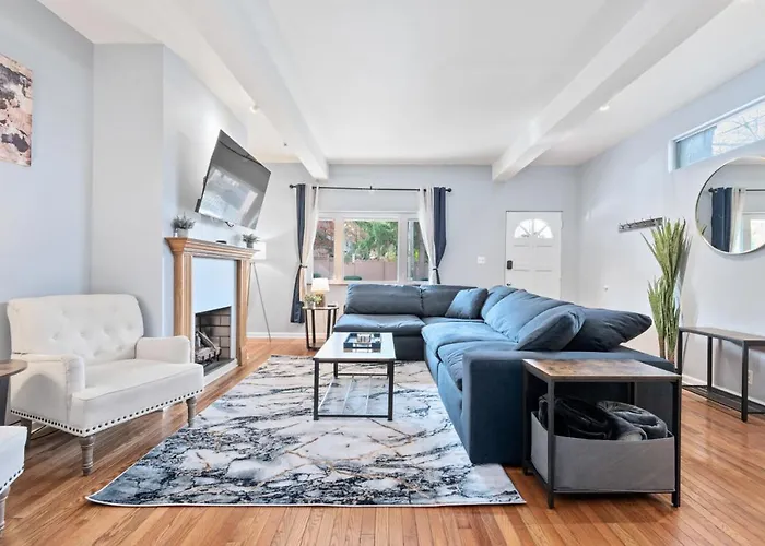3 Bedroom Home, Steps From Walnut Street With Free Parking