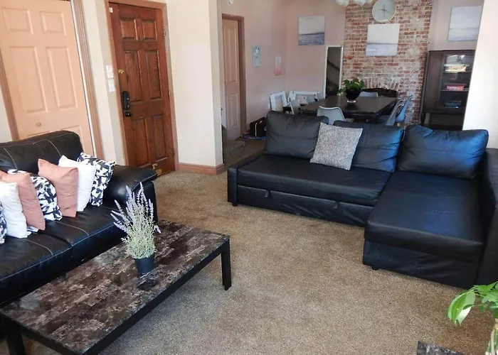 3 Beds, homey, spacious, stadiums, free parking, parks