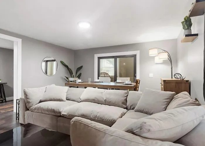 Upscale 2 Story Apartment With 8 Beds And Free Parking, Walkable To S Highland Ave