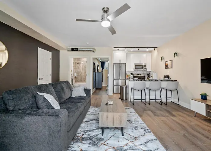King Bed Suite With Free Parking, Step Free Access