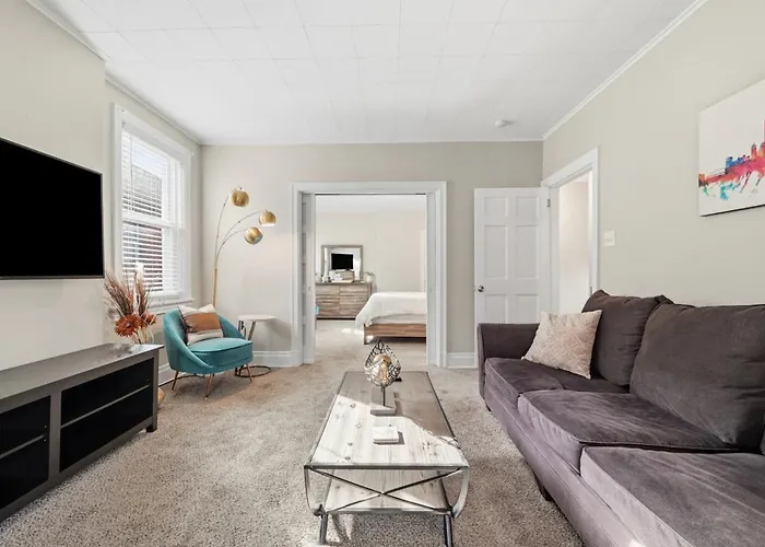 Private 3 Bdrm Apt Spacious And Convenient
