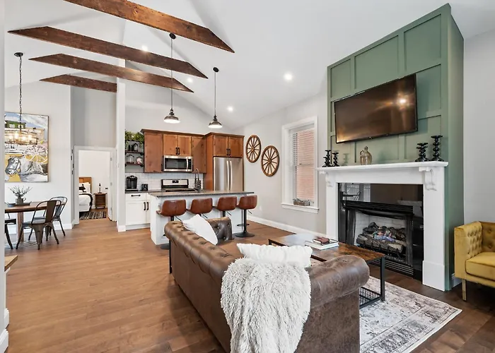 Luxurious Design | Easy Access To Downtown Pittsburgh | Sleeps 4