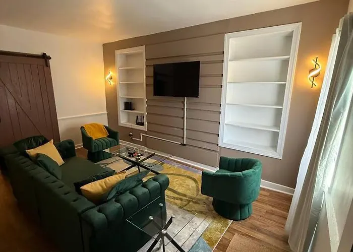 New * 3Bd 2Bath Free Parking W/ 500 Mpbs Wi-Fi