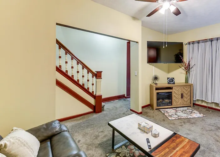 Easy University & Hospital Access! Pittsburgh Home