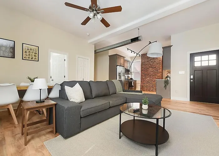Netflix+Free Parking Near Shopping|Parks|Dining