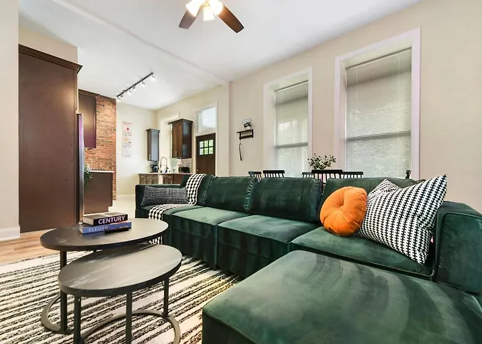 Netflix+Bbq+Free Parking Near Shops In East Liberty