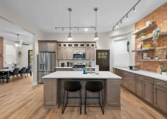 6Br Group Retreat W/ Bbq, Game Room, And Parking