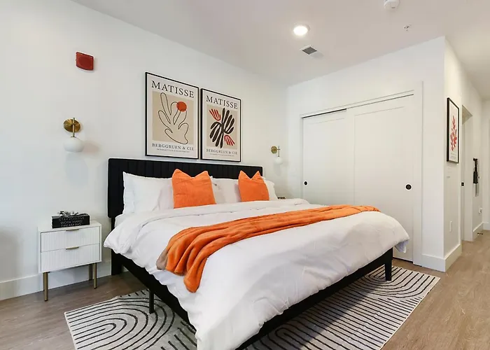 Lux Studio King Bed Gym Free Parking