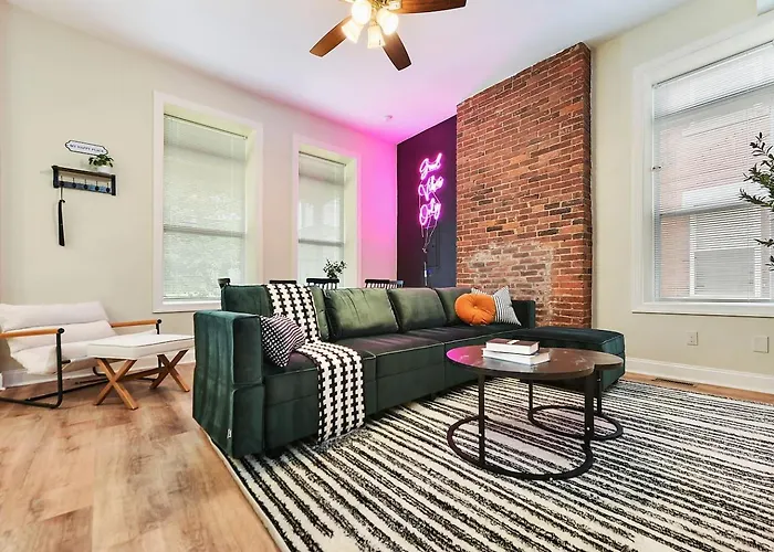 Netflix+Bbq+Free Parking Near Shops In East Liberty
