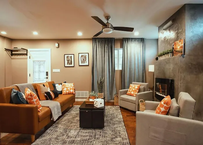 Pet-Friendly Southside Getaway - Sleeps 12