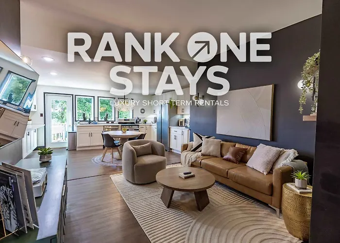 Stylish 2 King Bed Retreat Near Grandview