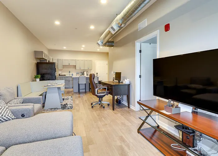 Explore The City! Walkable Lawrenceville Condo