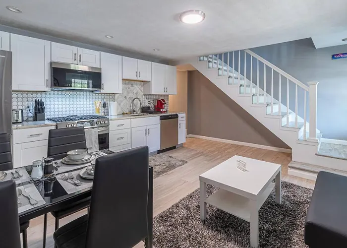 Spacious Home With Porch Sleeps 6 Near Pitt And Upmc