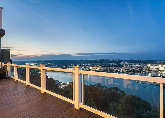 Luxury Living And Skyline Views At Our Grandview Retreat