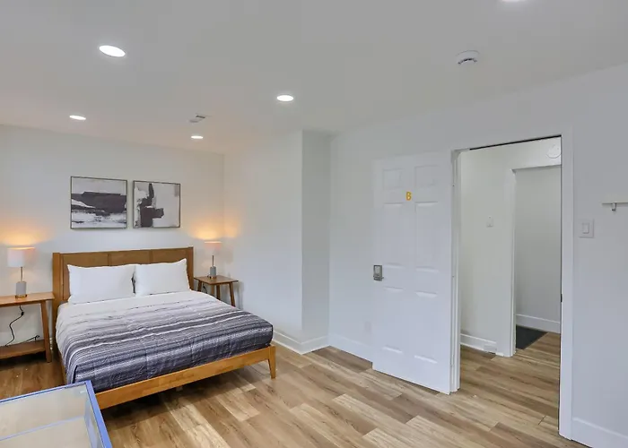 Pittsburgh Troy Hill 2B Modern Private Bedroom With Shared Bathroom