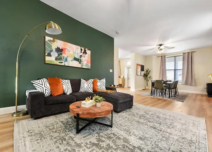 Pet Friendly 6 Bedroom Free Parking Plus 5 Min From Bakery Sq