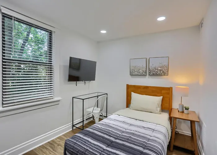 Dormont, Potomac 2B Cozy And Modern Private Bedroom With Shared Bathroom