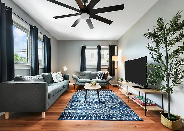 Funky Family Home: Ping Pong, Workspace & Comfort