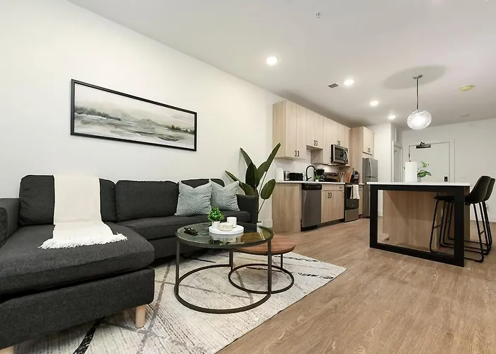 Hulu+Gym+Parking Near Shoppingupmcuniversities