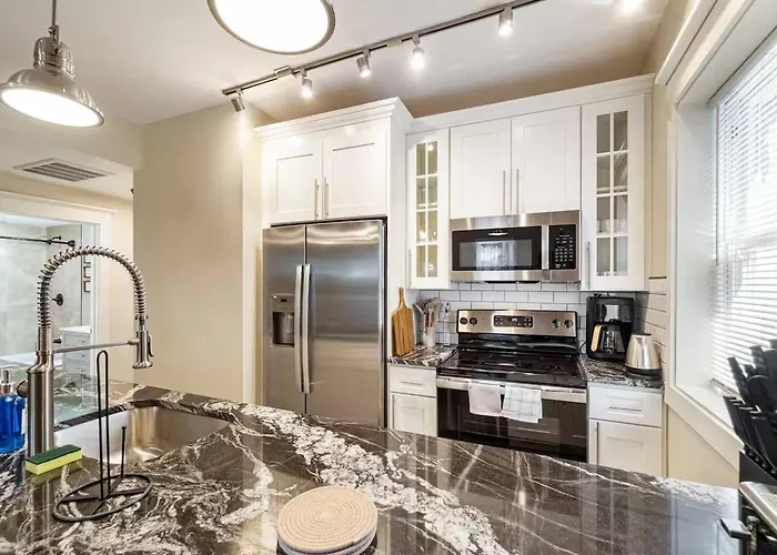 Modern Apt W/ Netflix Near Downtown & Upmc