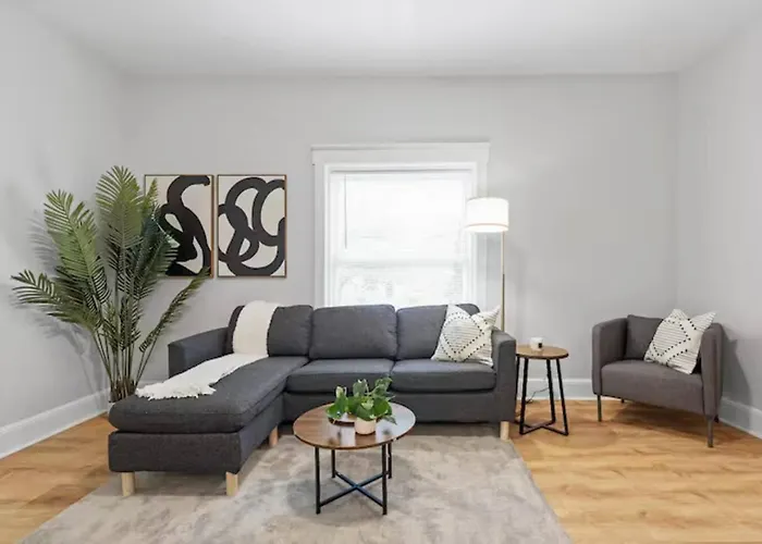 Modern Apt W/Netflix-Close To Dining, Shopping