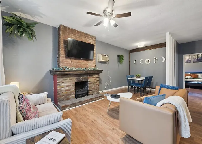 2Br 1Bath 4 Beds Entire Apartment In Bloomfield