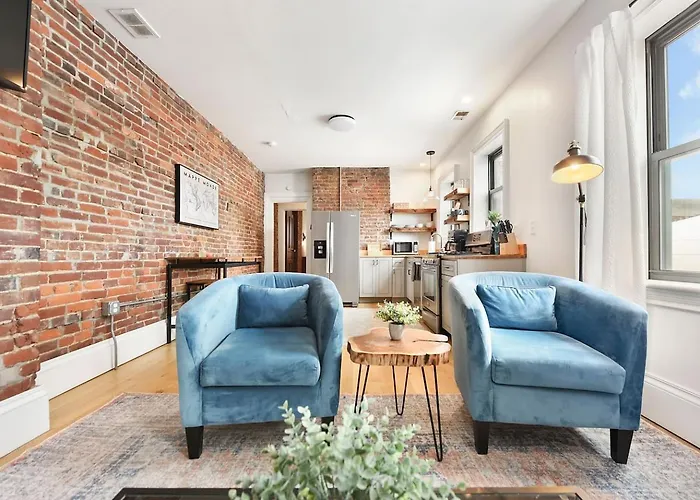 Historic Loft Near Stadiums Modern & Cozy