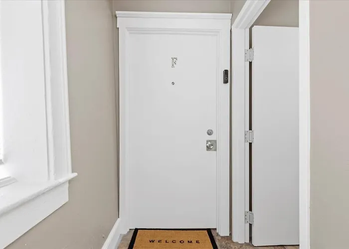 Trendy 2Br Apt Close To Pittsburgh Attractions