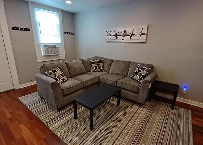 Spacious 2Br South Side Retreat - Free Parking - Fast Wifi
