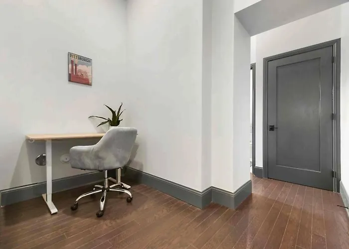 Stylish Downtown 2Br Ste