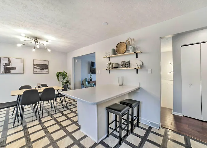 Pittsburgh Retreat W/ Deck ~ 4 Mi To Dtwn!