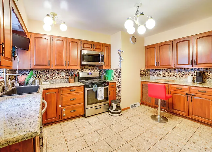 Spacious Pittsburgh Rental: Walk To Frick Park!