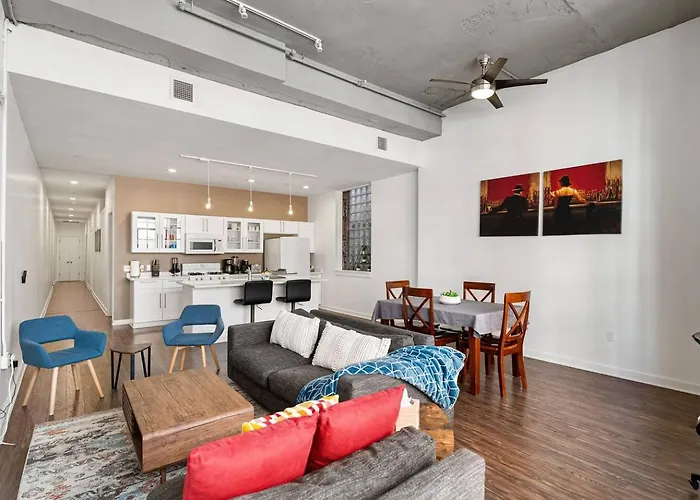 Great Location, Large Unit Deck