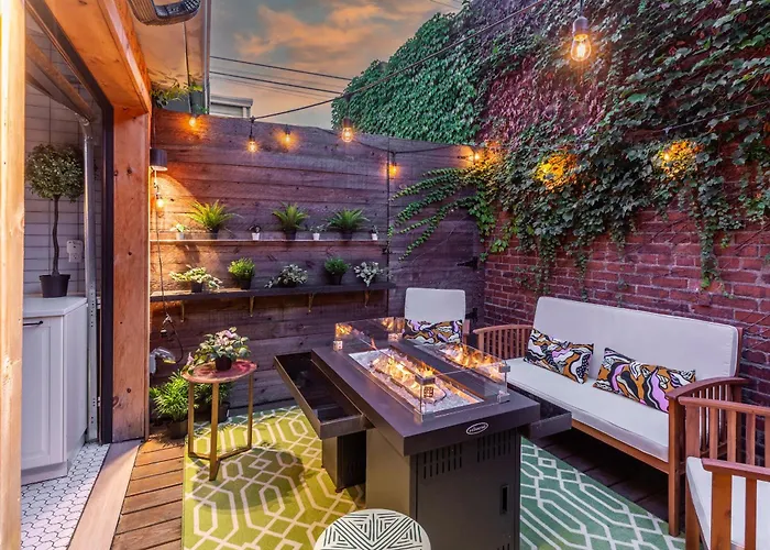 Chic Home With King Bed And Fire Pit