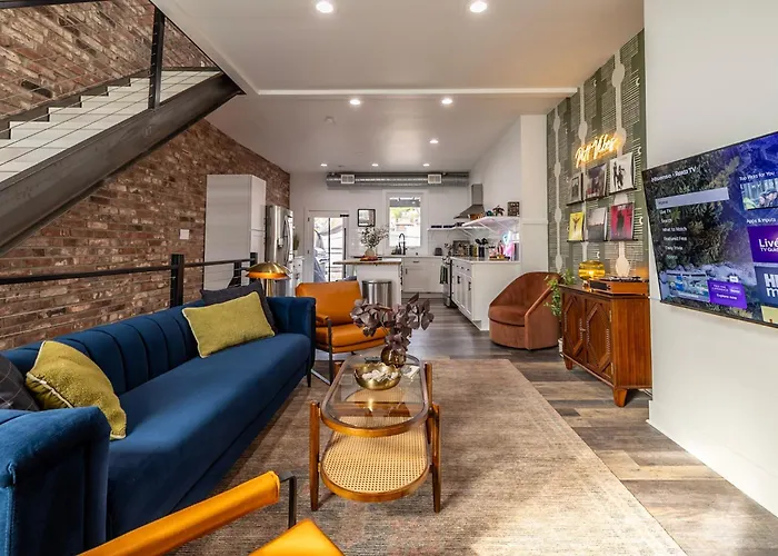 Modern Retreat With Dedicated Parking 2 King Beds Arcade Bbq
