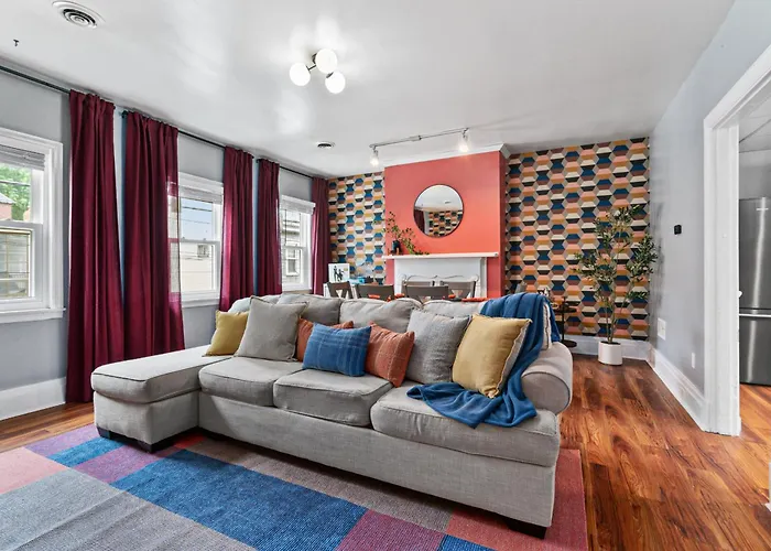 Trendy 2Br Near Carson Street With Free Parking