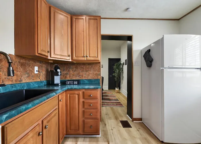 Funky 3-Bedroom - 5 Min Walk To Grandview Overlook