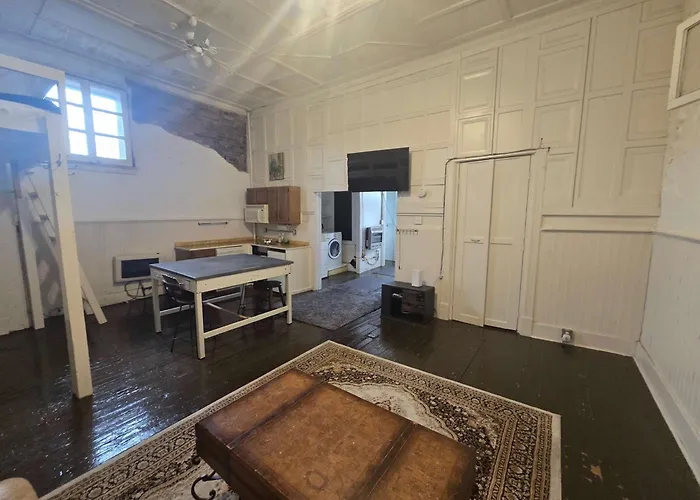 Bunkhouse - Budget Crash Pad - East Carson Street