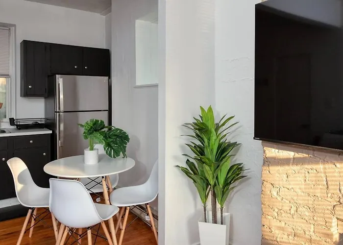 Spacious Apartment 10 Min Walk To Cmu