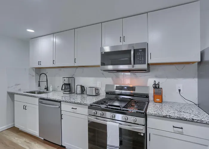 Mt Washington, Merrimac !1 Modern 1 Bedroom Apartment With Parking