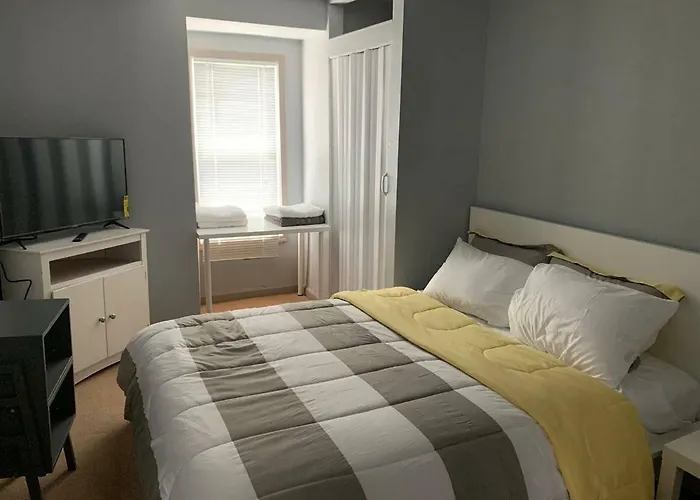 Nice House For Groups Close To Downtown And All Universities 3628